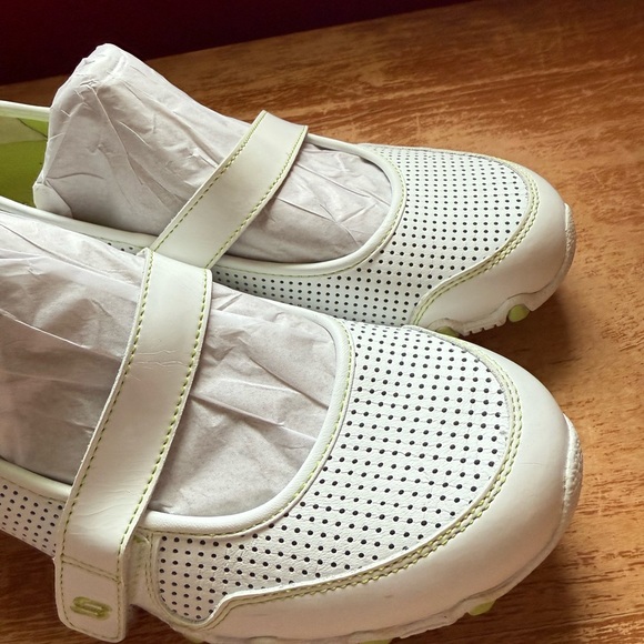 Y2K Skechers White and Green Sporty Mary Jane Sneakers - Picture 13 of 14